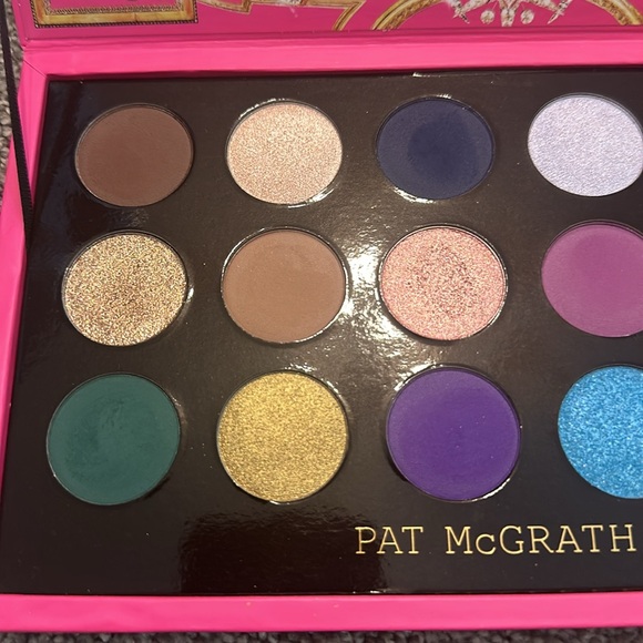 Pat mcgrath holiday eyeshadow palette, nwot - Picture 3 of 6